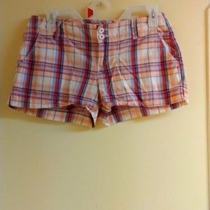 SO brand, size 5, cream/peach/red/blue plaid shorts